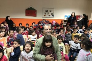  ”مصطفی رحماندوست“ برای کودکان تهرانی قصه گویی کرد