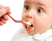 شروع غذاهای جامد در ماه چهارم تولد