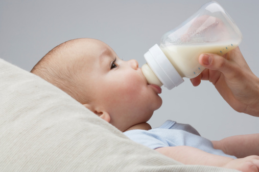 شیرخشک؛ جایگزینی نه چندان مناسب برای شیر مادر