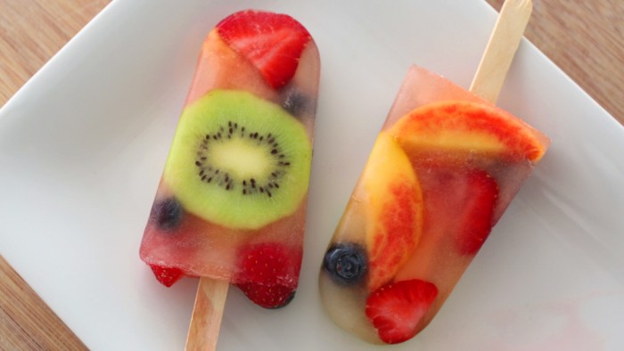 آشنایی با روش تهیه‌ی بستنی میوه ای برای کودکان /میوه نمی‌خوری؟ بیا بستنی بخور! 
