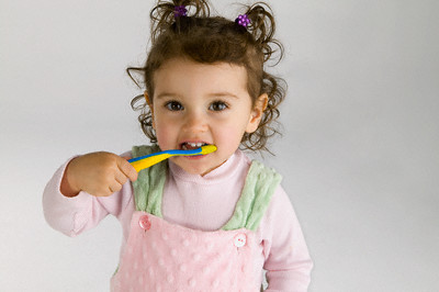 چطور دندان کودک را مسواک بزنیم؟