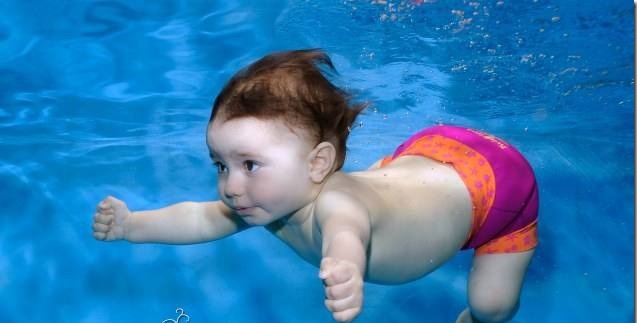 افزایش تعادل بدنی کودکان با شنا 