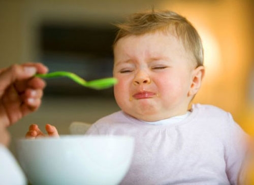 نحوه‌ی غذا دادن به کودک سرماخورده