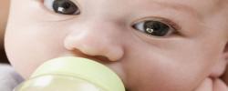 آموزش مقدار و نحوه آماده کردن شیر خشک در سنین مختلف نوزاد