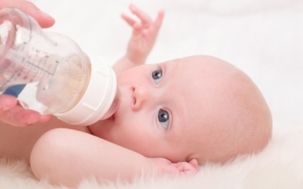 افراط در شیر خوردن نوزاد