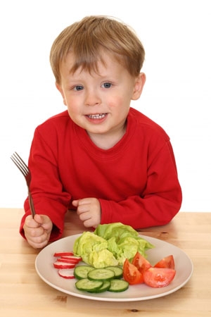 اگر کودک میوه و سبزی نمی خورد، چه باید بکنم ؟ 