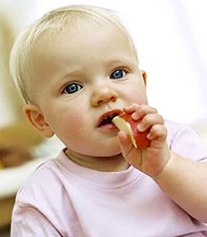 نمونه‌هایی از مواد غذایی مورد نیاز کودکان یک تا دو ساله