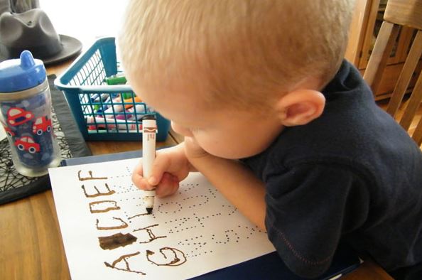 چگونه به کودک نوشتن نامش را بیاموزیم 
