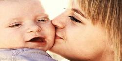  لب و دهان نوزاد خود را بوسه نزنید