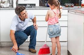 کمک کردن کودک در کارهای خانه