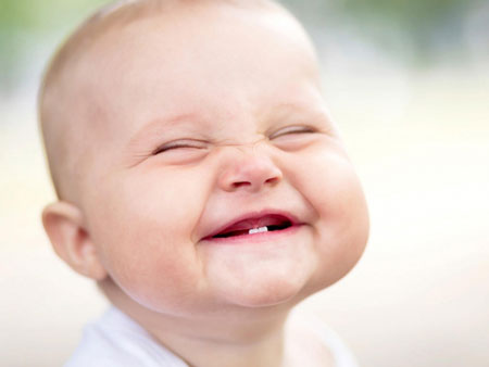 راه های  کاهش درد دندان درآوردن در کودکان