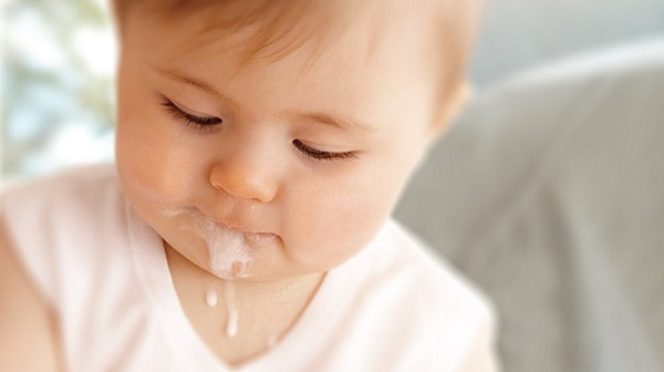 نوزاد شما هم شیر بالا می آورد؟