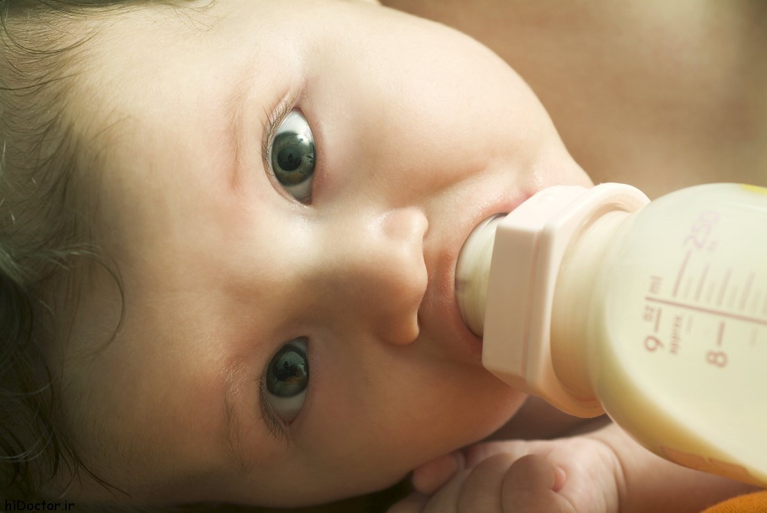 تغذیه نوزاد با شیشه شیر