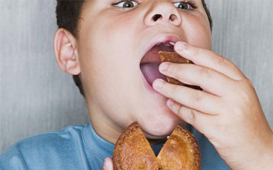 مصرف خوراکی های شیرین و ابتلای کودکان به چاقی و دیابت