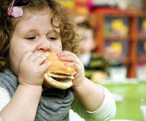 به کودک چاق نگویید نخور!!
