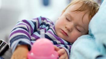 شرایط را برای خواب کودک مهیا کنید