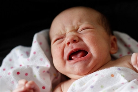 چرا کودک گریه می‌کند؟
