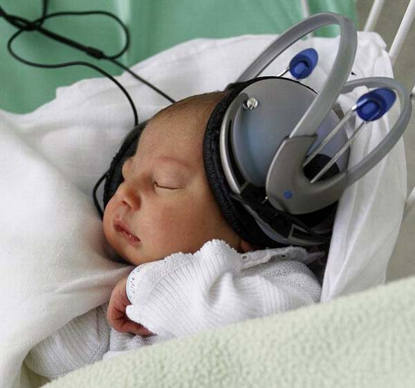 تاثیر موسیقی بر تقویت نوزادان نارس