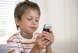 برای بچه ها تلفن همراه بخریم یا نه؟