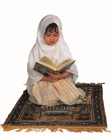 آموزش قرآن به کودکان را با بازی و نشاط، خوشایند کنیم