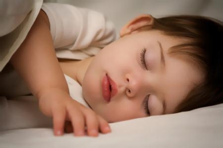 سخت خوابیدن کودک