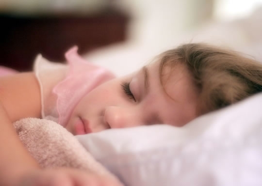چگونگی بیدار کردن کودک از خواب 