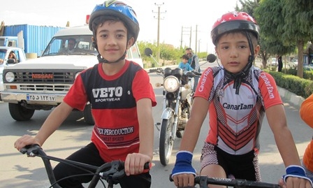 دوچرخه سواری خطرناک کودک 