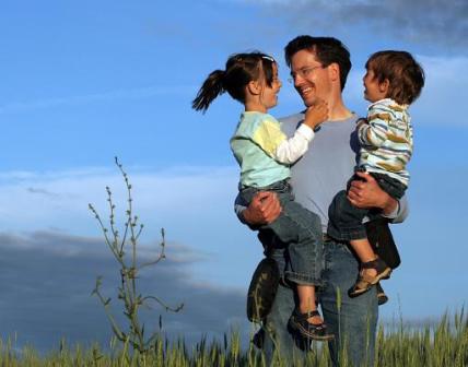 نقش پدر در تربیت اجتماعی کودک چگونه است؟