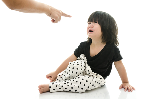 نگذارید نق زدن برای او عادت شود!